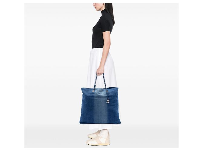 Chanel Blaue bedruckte Denim-Einkaufstasche - Ansicht 7