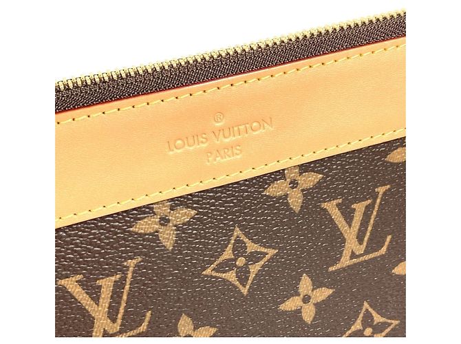 Borsa Clutch Pochette Jour Monogram di Louis Vuitton Marrone - vista 9