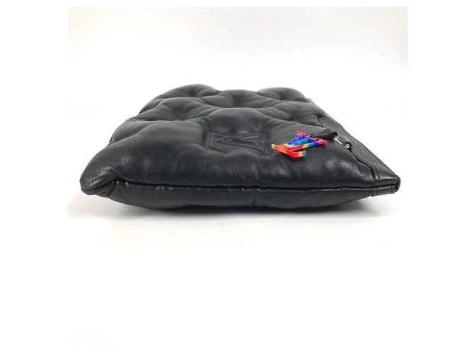 Bolso Clutch de Cordero Louis Vuitton Negro - vista 4