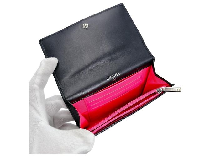 Billetera bifold de cuero acolchado de la línea Cambon de Chanel Negro - vista 12