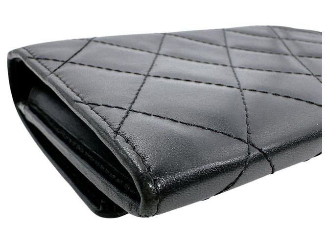 Billetera bifold de cuero acolchado de la línea Cambon de Chanel Negro - vista 9