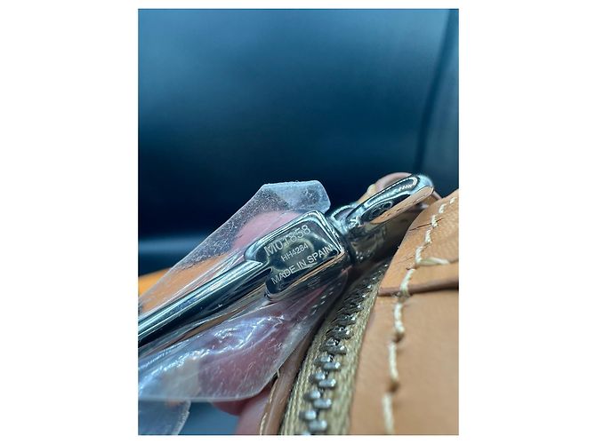 Charm Croissant Monogram Louis Vuitton Marrone - vista 2