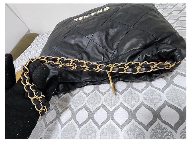 CHANEL Borsa Hobo 22 in pelle di vitello trapuntata lucida nera Nero - vista 10