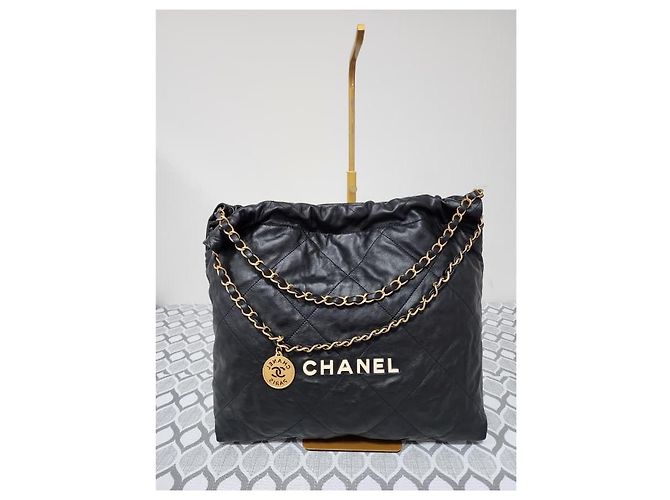 CHANEL Borsa Hobo 22 in pelle di vitello trapuntata lucida nera Nero - vista 5