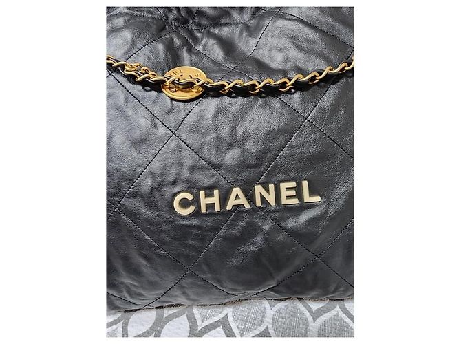 CHANEL Borsa Hobo 22 in pelle di vitello trapuntata lucida nera Nero - vista 9
