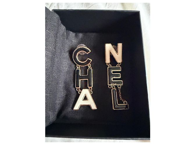Orecchini Chanel in acciaio nero e beige - vista 2