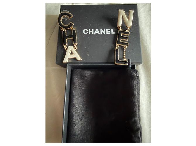 Orecchini Chanel in acciaio nero e beige - vista 7