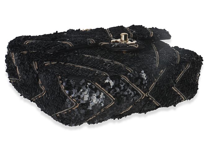 Timeless Chanel Mini Single Flap Bag aus schwarzer Seide mit Pailletten und Chevron-Kette - Ansicht 7
