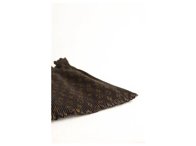 Louis Vuitton Borsa a mano Explorer plissettata in pelle marrone - vista 7
