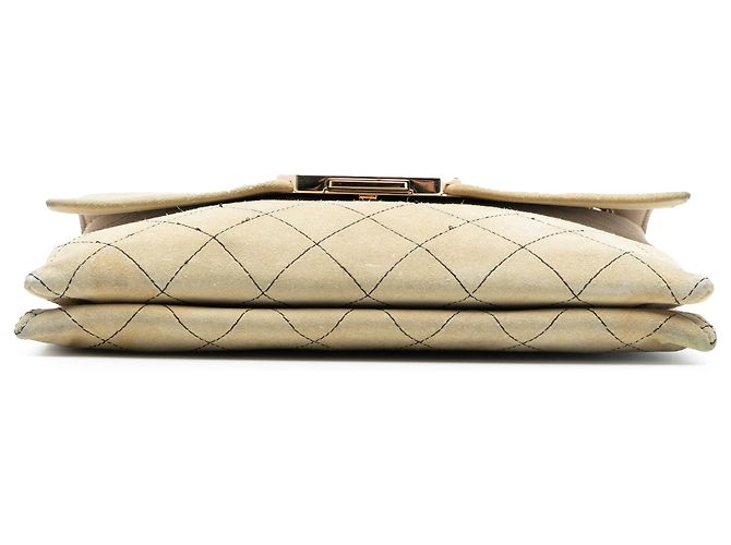 Chanel Borsa in Suede Marrone Trapuntata con Etichetta Retro Beige - vista 3