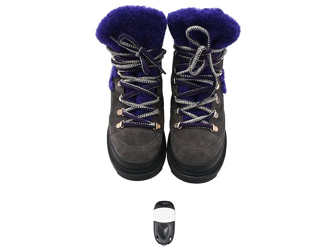 Stivali in shearling con lacci Chanel CC in suede grigio - vista 11