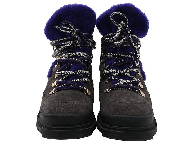 Stivali in shearling con lacci Chanel CC in suede grigio - vista 2