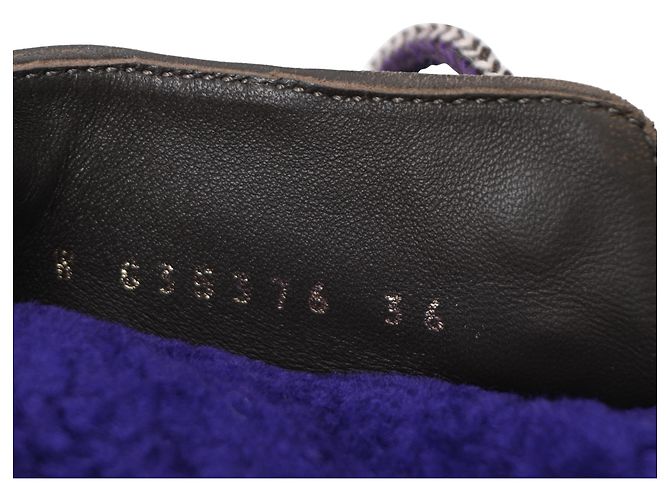 Stivali in shearling con lacci Chanel CC in suede grigio - vista 7