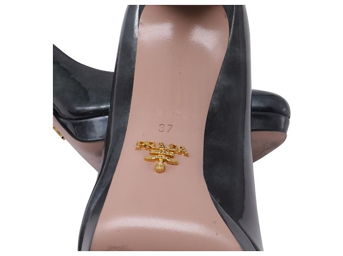 Pompes à plateforme en cuir verni noir avec imprimé fumée de Prada - vue 7