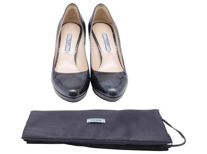 Pompes à plateforme en cuir verni noir avec imprimé fumée de Prada - vue 9