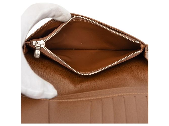 Cartera Larga Brazza en Taiga Louis Vuitton Castaño - vista 6