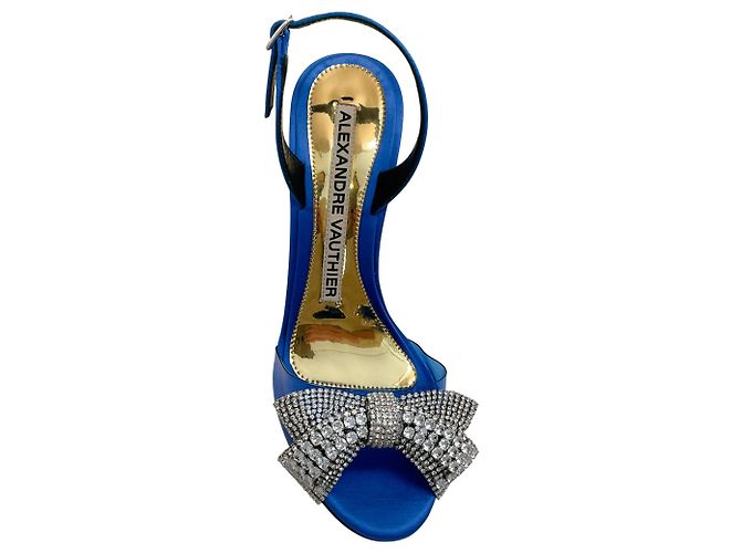 Sandali con tacco in satin blu cobalto con fiocco decorato con cristalli di Alexandre Vauthier - vista 4