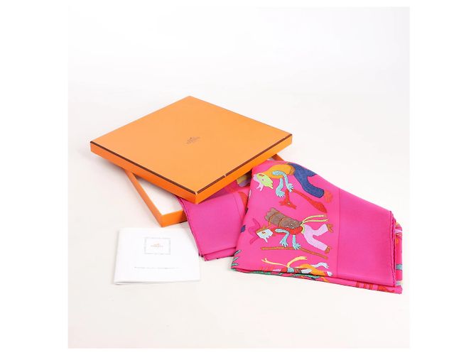 Pañuelo de seda Hermès Carré 90 "Din tini ya Zue An" en rosa - vista 13