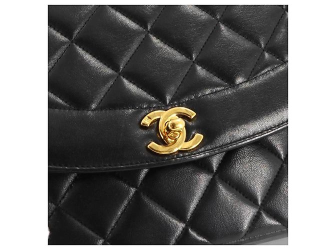Borsa a spalla Chanel Diana Matelassé in agnello nero - vista 10