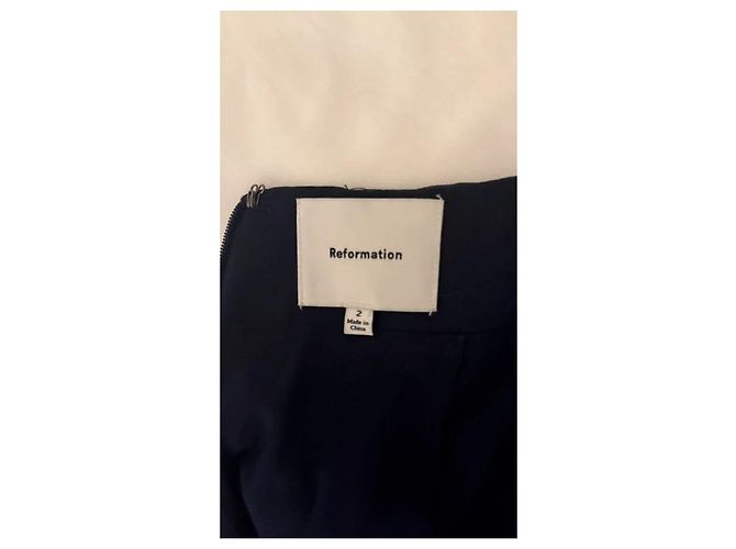 Reformation Marineblauer Falten-Minirock - Ansicht 5