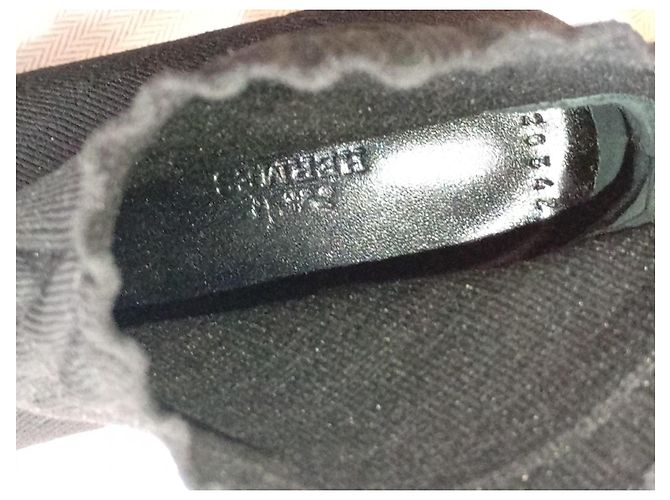 Stivaletti Hermès Neri in Maglia di Chenille e Vitello Nero - vista 3