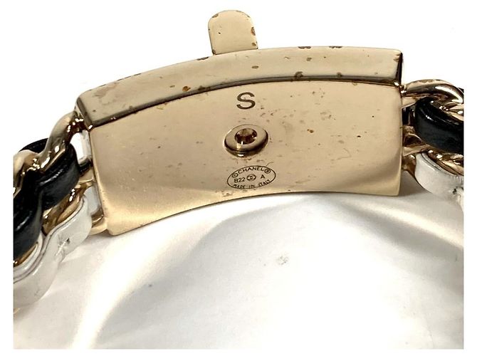 Pulsera Charm CC Logo B22A de Chanel Negro Blanco Dorado - vista 5