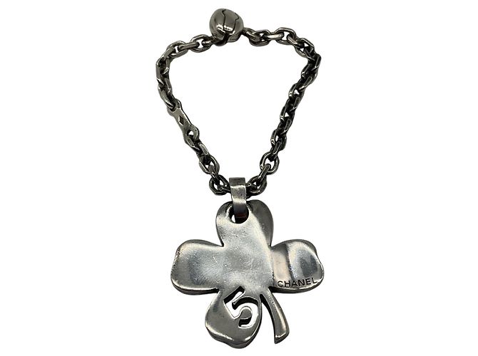 Portachiavi a forma di trifoglio Chanel Silver No. 5 Argento - vista 2