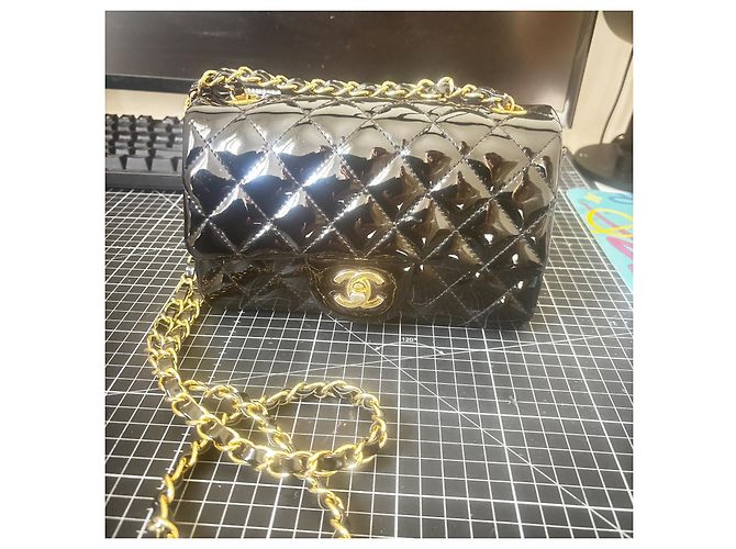 Chanel Timeless Mini in pelle vernice nera Nero - vista 2