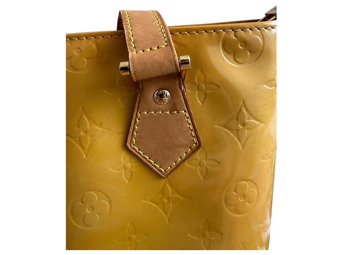 Louis Vuitton – Houston Monogram Vernis Giallo - vista 4