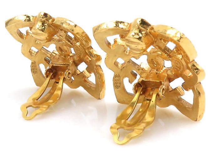 Orecchini a clip in metallo dorato Chanel Coco Mark D'oro - vista 3