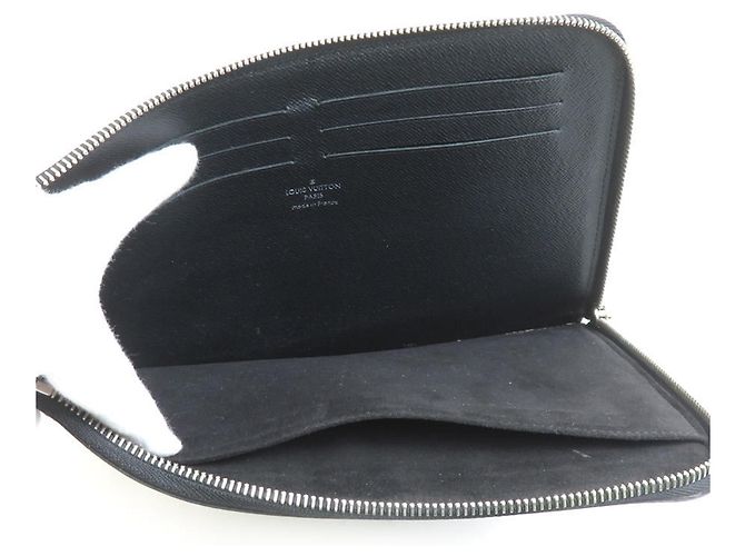 Clutch in pelle Epi Louis Vuitton Nero - vista 3