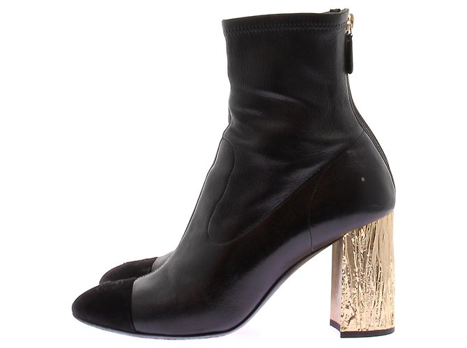 Chanel Stivaletti in camoscio nero con tacchi dorati - vista 3