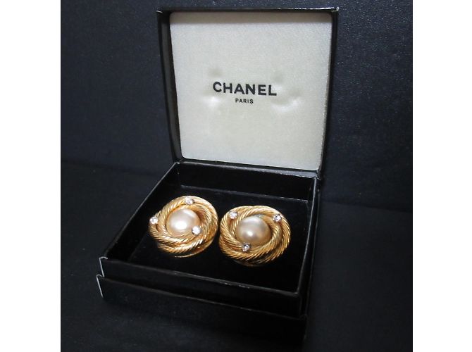 Orecchini a clip circolari in perla finta vintage CHANEL D'oro - vista 6