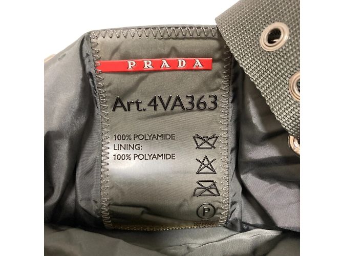 Borsa tote in nylon nero Prada Sport - vista 9