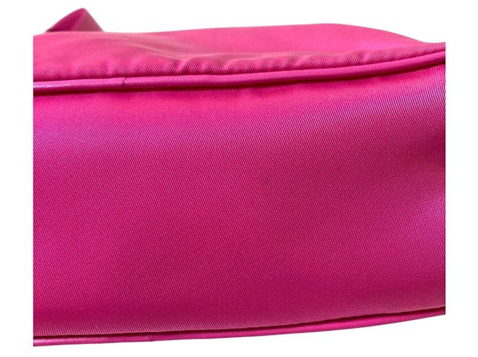 Borsa a spalla in nylon rosa Prada - vista 10