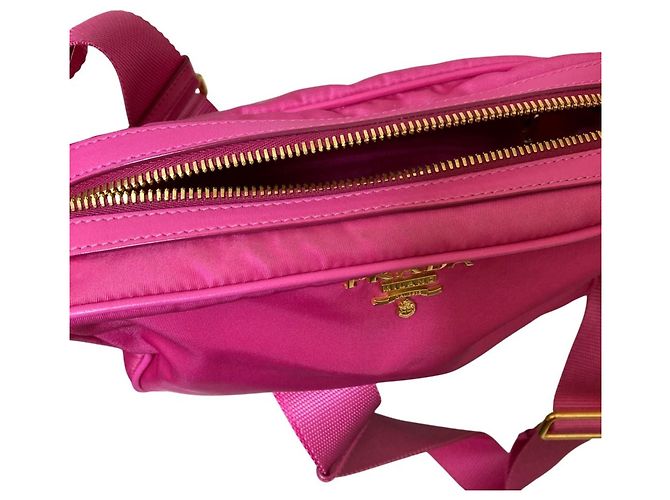 Borsa a spalla in nylon rosa Prada - vista 11