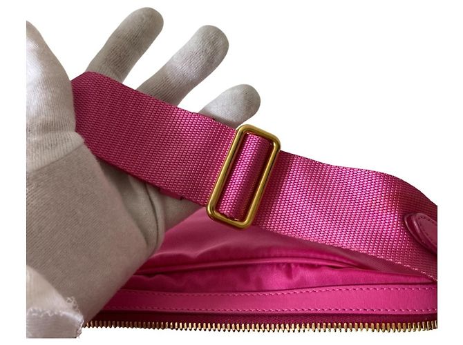 Borsa a spalla in nylon rosa Prada - vista 5