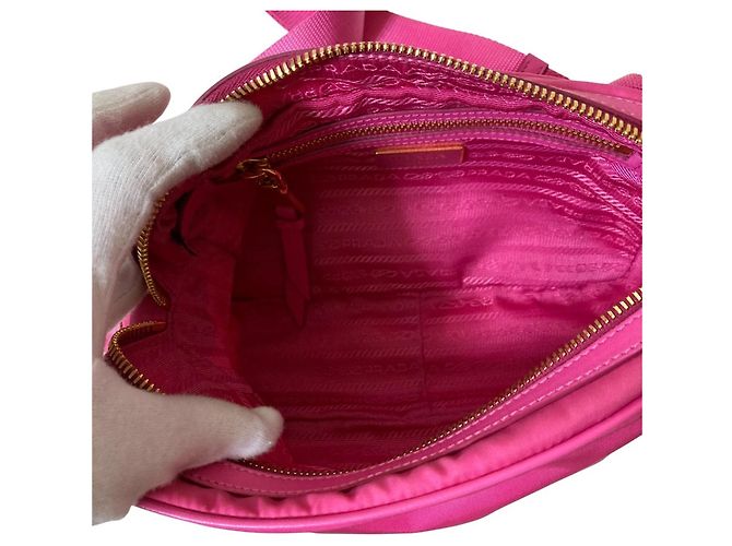 Borsa a spalla in nylon rosa Prada - vista 6