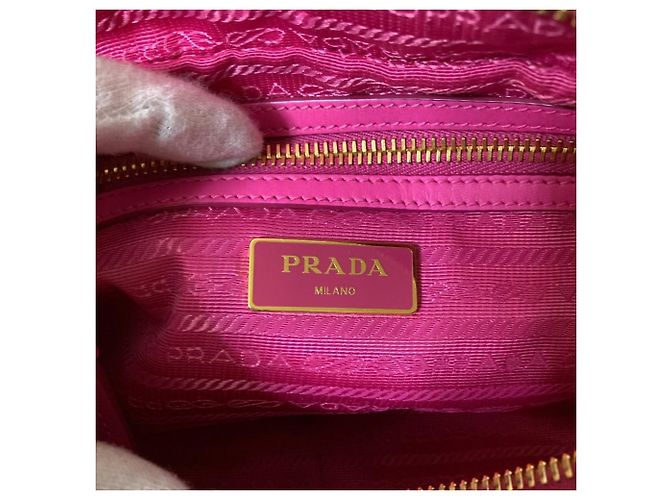 Borsa a spalla in nylon rosa Prada - vista 7