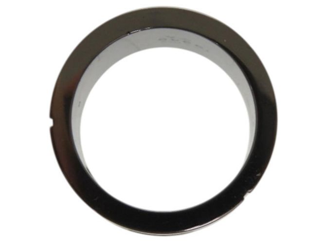 Anello in banda gunmetal con logo G intagliato di Gucci - vista 3