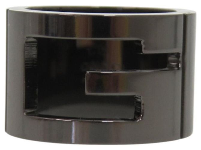 Anello in banda gunmetal con logo G intagliato di Gucci - vista 4