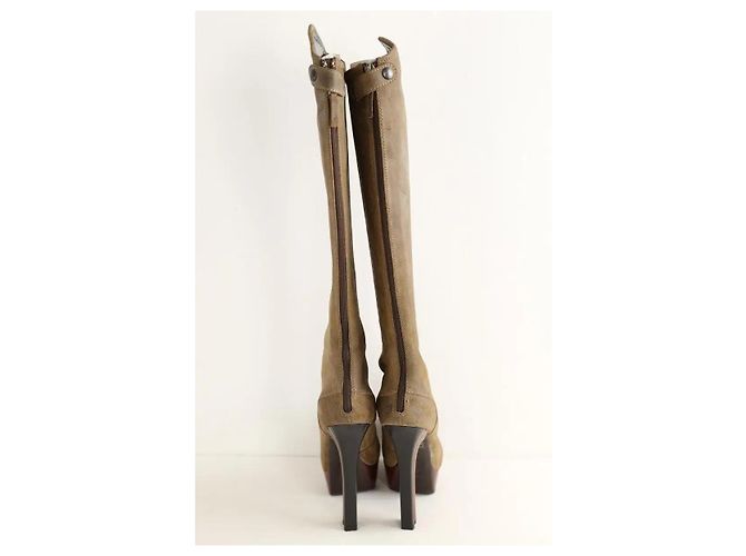 Botas Fendi em camurça caqui - vista 2