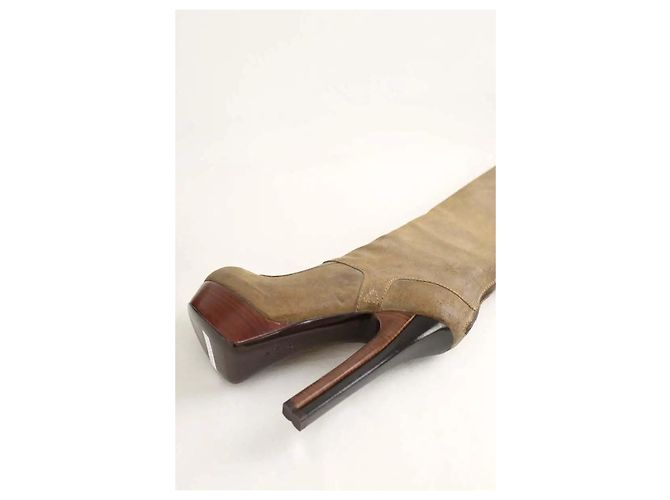 Botas Fendi em camurça caqui - vista 6