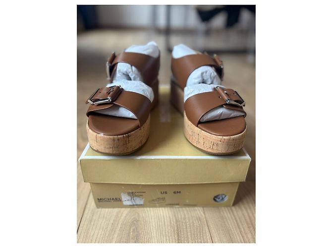 Sandalias de cuña de cuero marrón Michael Kors - vista 3