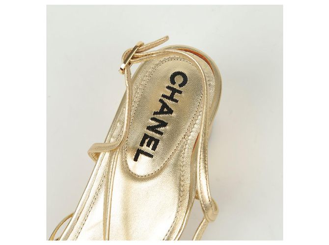 Chanel Sandali con cinturino logo CC Taglia D'oro - vista 10