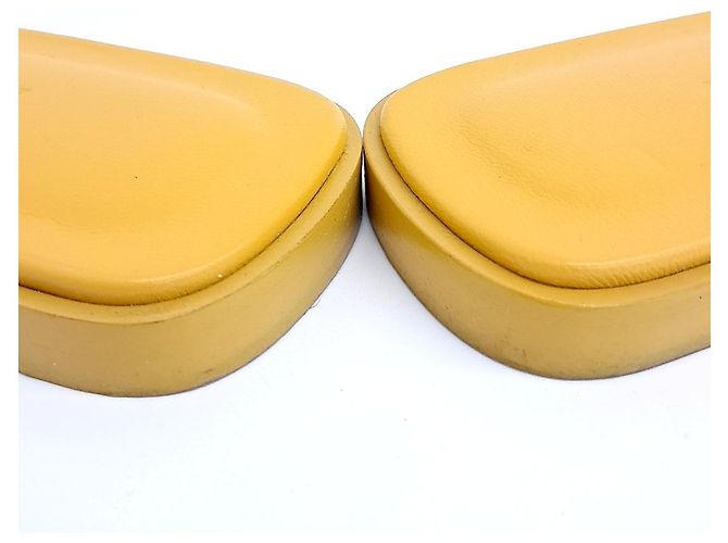 Sandali Hermès Oran in pelle giallo - vista 3