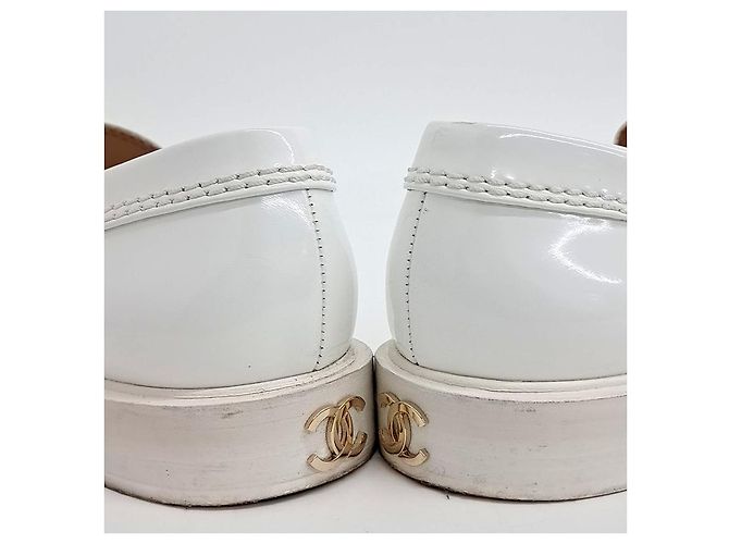 Mocassini in vernice Chanel Bianco - vista 3