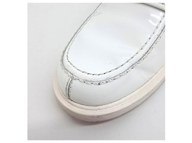 Mocassini in vernice Chanel Bianco - vista 5