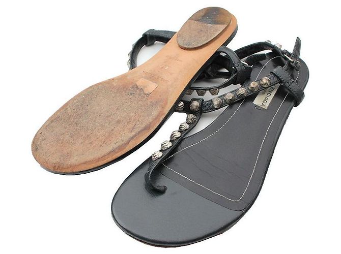 Balenciaga Sandali T-Strap Rockstud in pelle grigio carbone Nero - vista 3