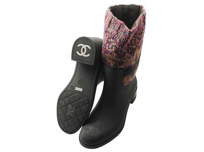 Chanel Olivengrüne Gummistiefel mit Strickbesatz - Ansicht 3